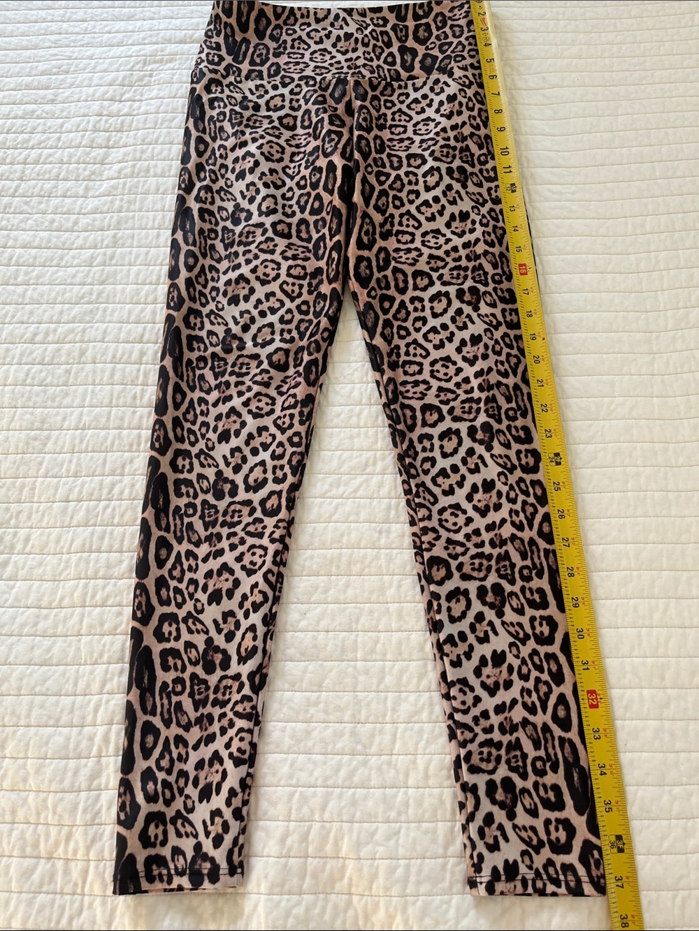 NWOT Y2K Onzie Leopard-Print Leggings in Blush and Black